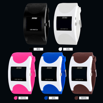 El deporte multifuncional unisex llevó el reloj de Digitaces que aceptan Paypal