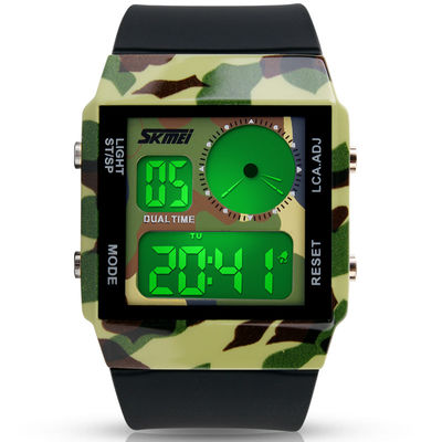 Reloj análogo del LCD color del ejército